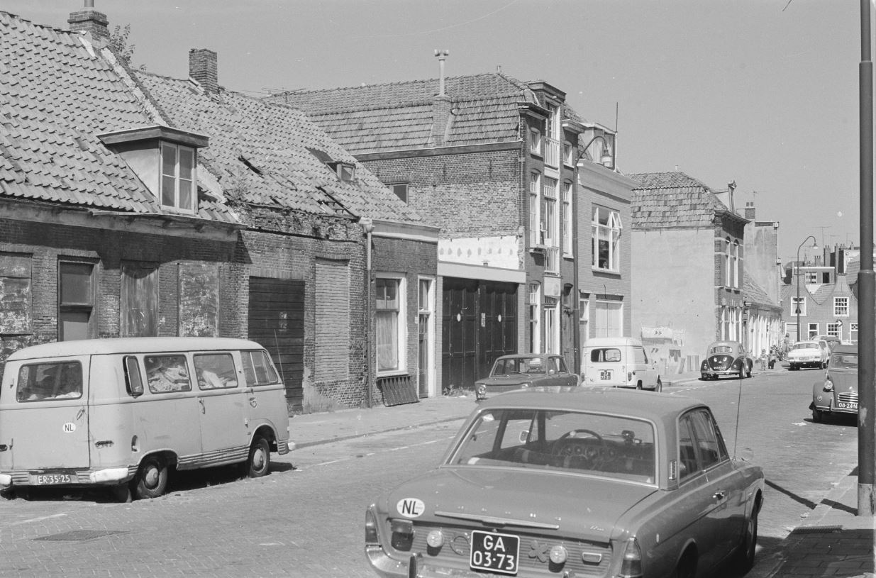 1973 Uiterstegracht 158-170.jpg